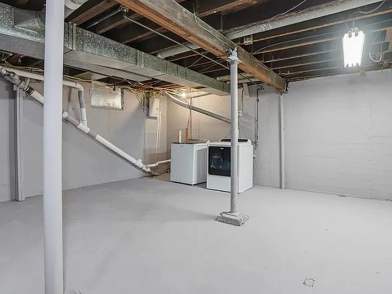 770 E Washington Ave — Photo 16