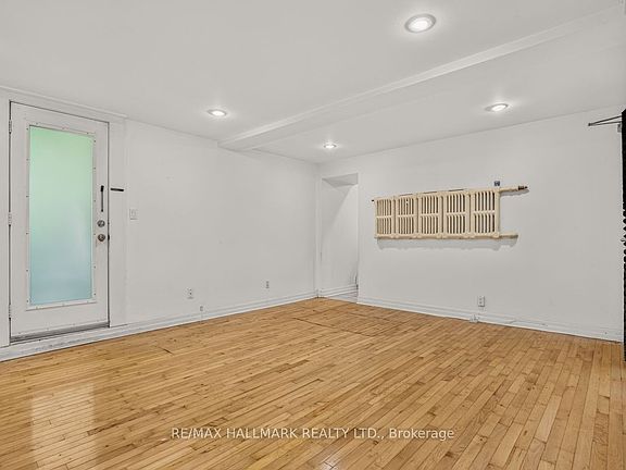 3rd image of 483 Parkside Dr