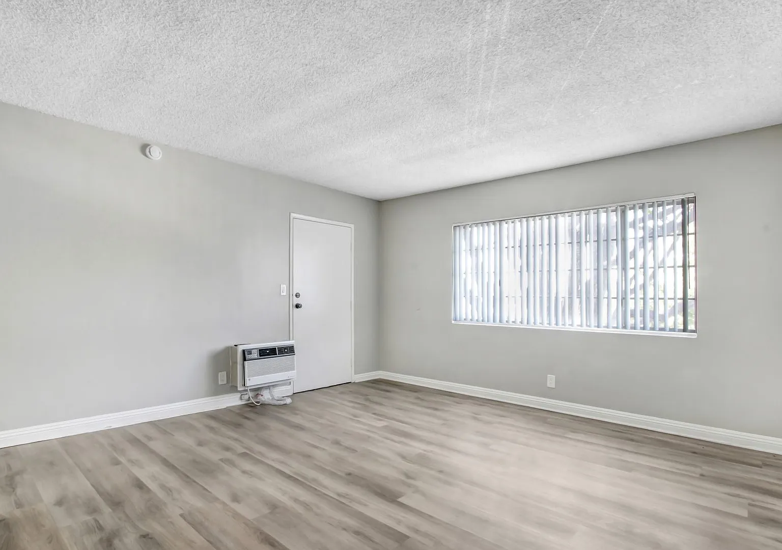 1336 W. Stoneridge Ct. — Photo 4