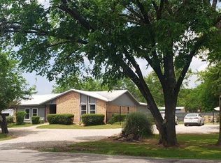 805 Walnut Creek Dr, Springtown, TX 76082