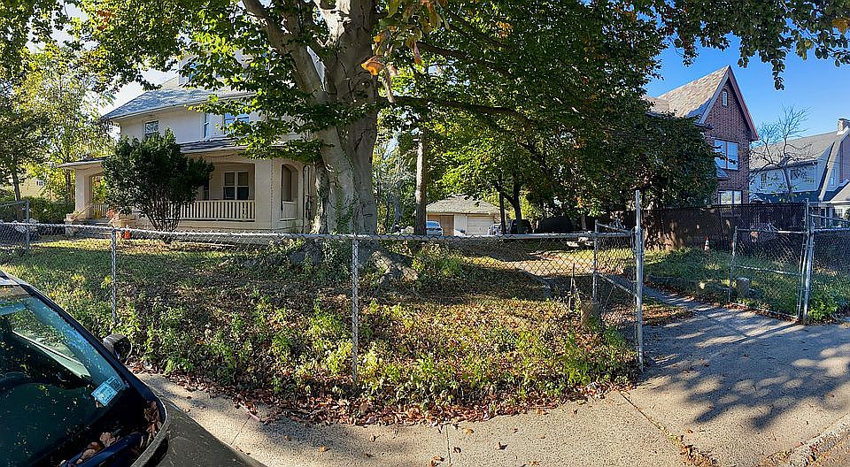 2nd image of 85 Oxford Pl