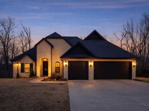 12424 Wildwood Dr, Rogers, AR 72756