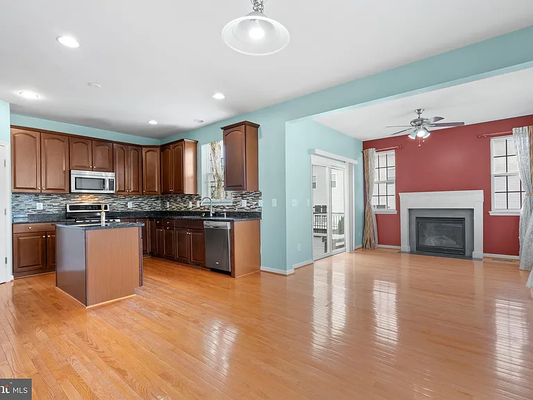 22667 Flowing Spring Sq — Photo 7