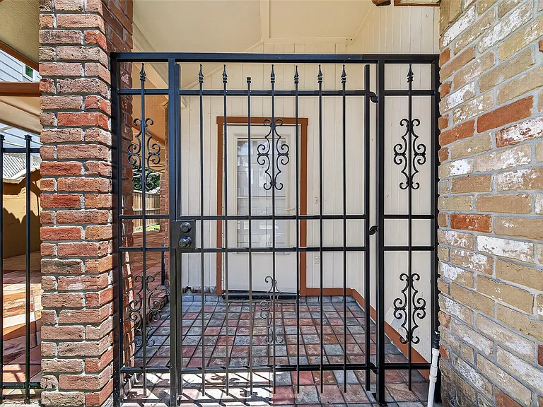 19942 Great Elms Dr — Photo 4