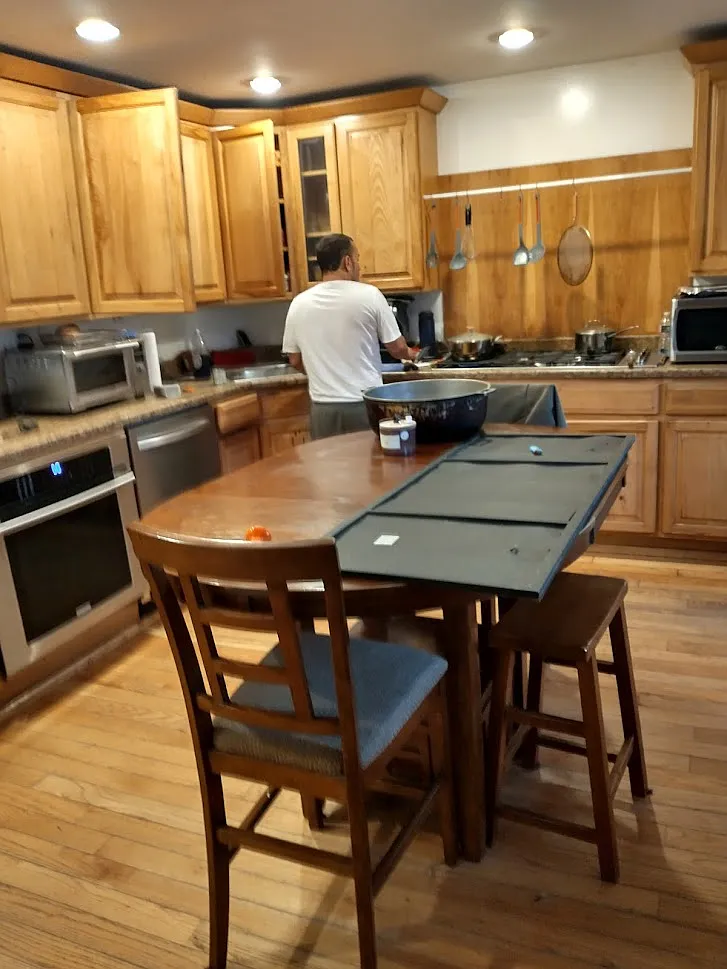 4 bed, 2500 sqft, $2,500 — Photo 4