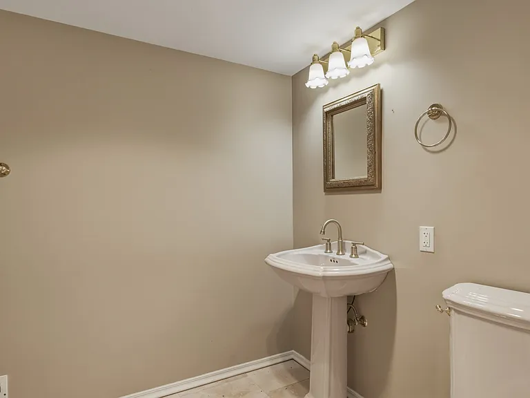 1250 Del Monte Blvd — Photo 23