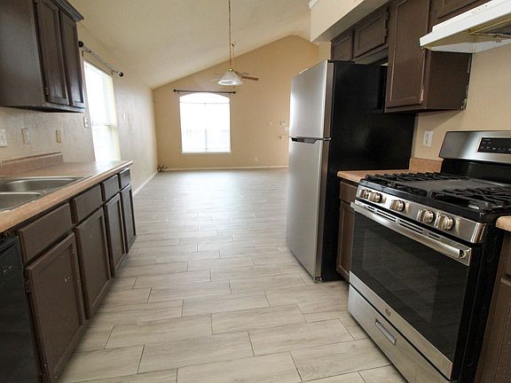 3rd image of 10212 Valle Del Mar Dr