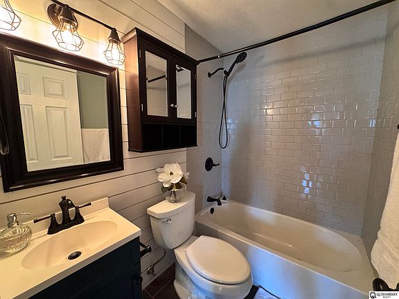 5th image of 8304 Oakwood St