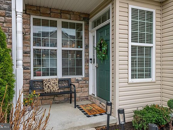 4th image of 67 Emily Ct