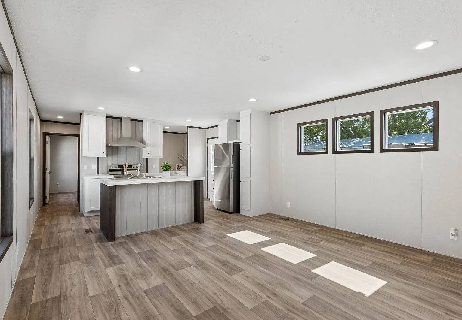 3 bed, 2.0 bath, 1152 sqft, $1,800 — Photo 2