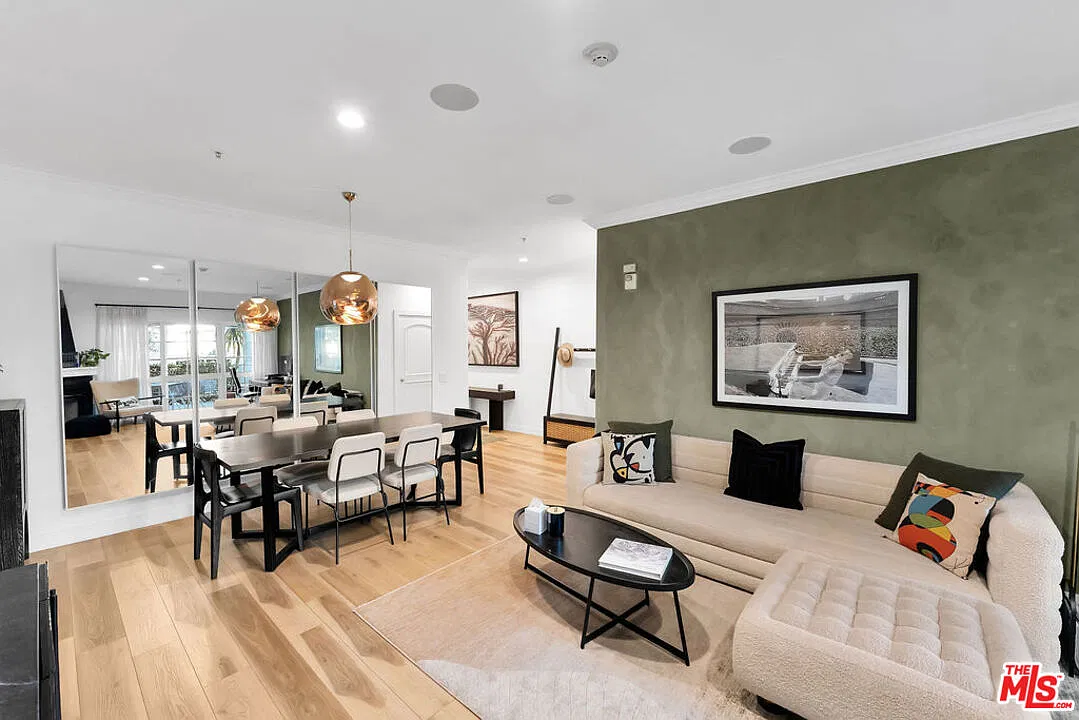 1 bed, 1.0 bath, 952 sqft, $6,100 — Photo 1
