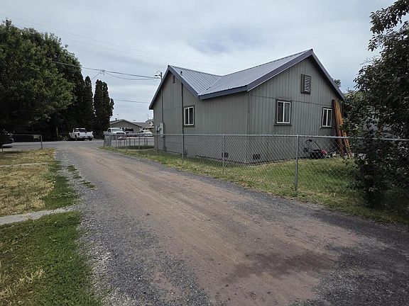2nd image of 239 Siskiyou St #255