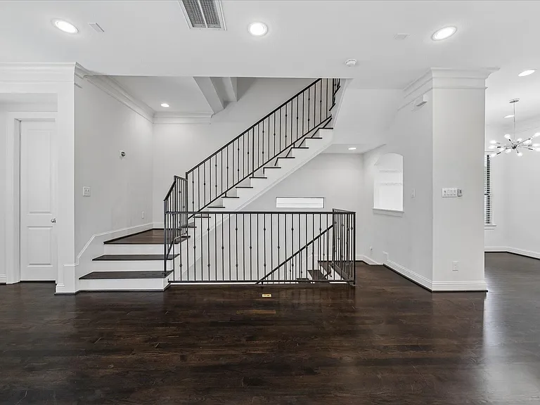 734 W 20th St #A — Photo 3