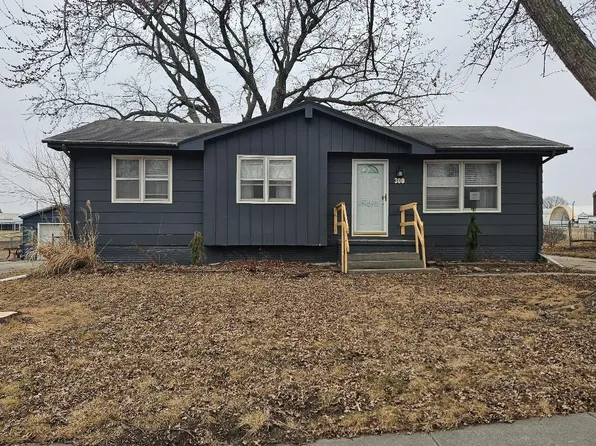 300 S P St, Indianola, IA 50125
