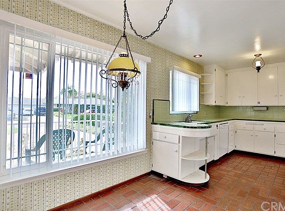3rd image of 9781 Hibiscus Dr