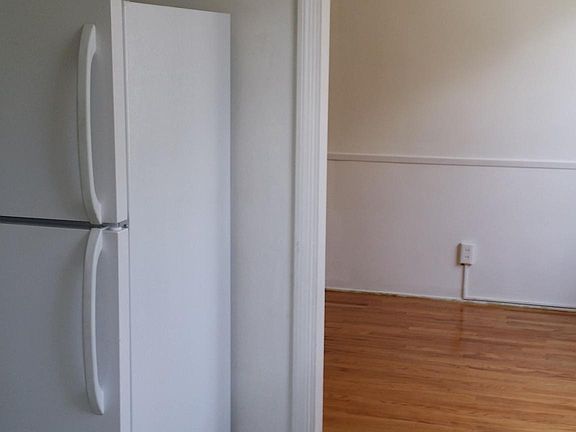 4th image of 110 W Randolph St #11
