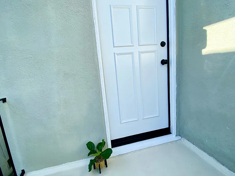 918 E Imperial Ave #4 — Photo 20