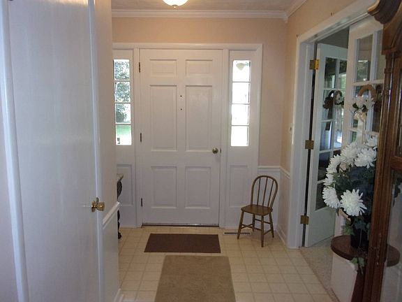 5th image of 560 Western Dr