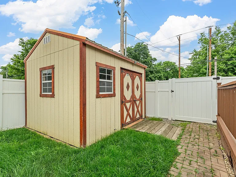 803 Matthews Dr — Photo 43