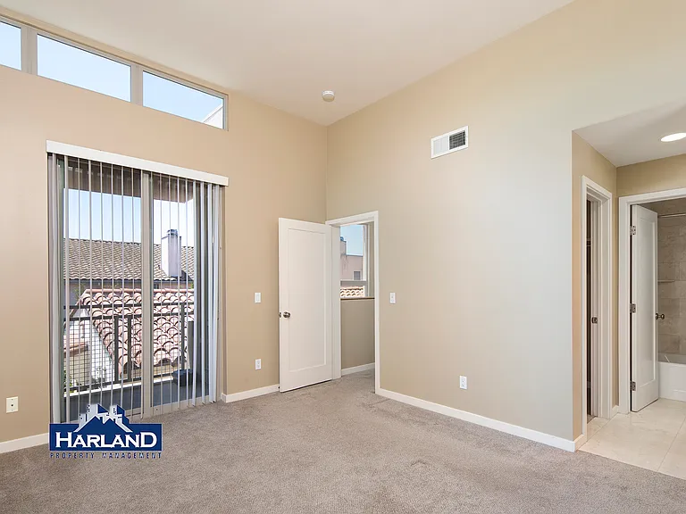 3528-3538 Indiana St #3528 — Photo 7