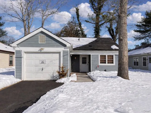 206 Belfast Lane, Ridge, NY 11961