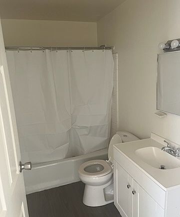 4th image of 2648 Harrison Ave #33
