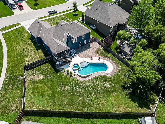 4th image of 652 Shady Bend Dr