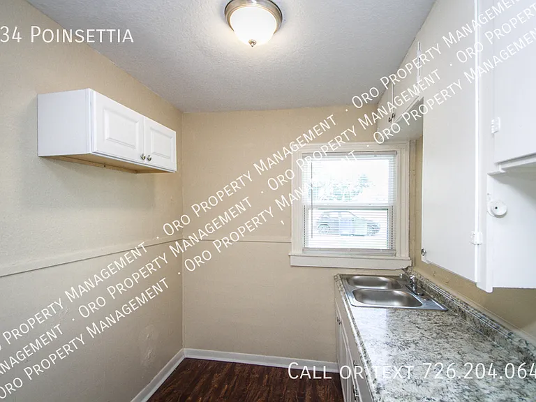 934 Poinsettia — Photo 16