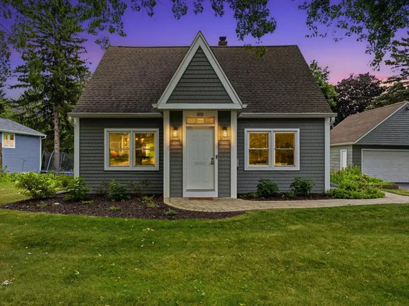202 S Highland AVENUE, Thiensville, WI 53092