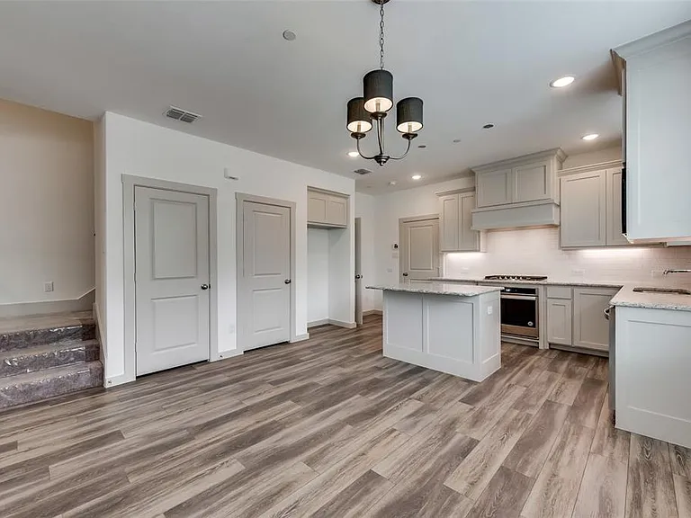 539 Cobblestone Ln — Photo 7