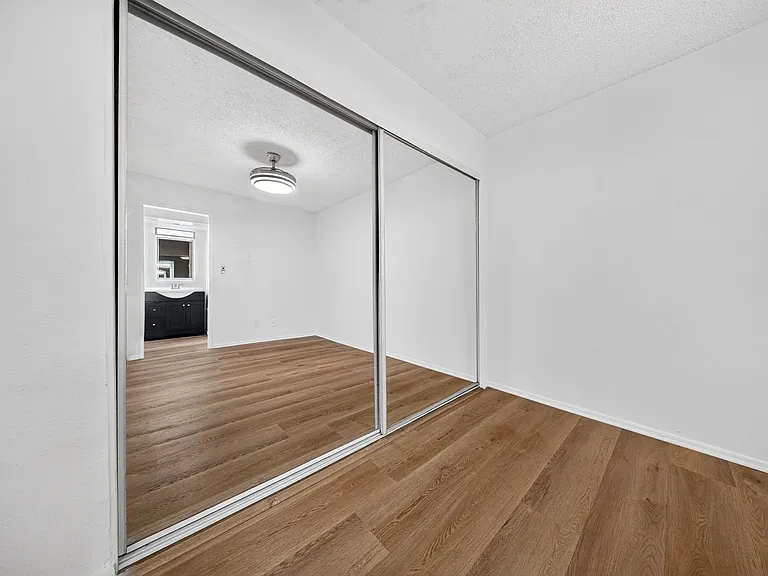 5708 Tujunga Ave — Photo 20