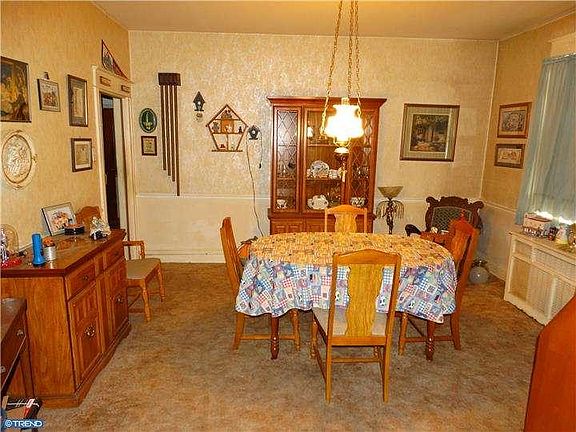 5th image of 7016 Oxford Ave