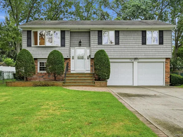 86 39th Street, Islip, NY 11751