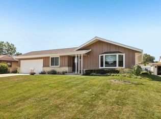 6179 S 39th St, Greenfield, WI 53221