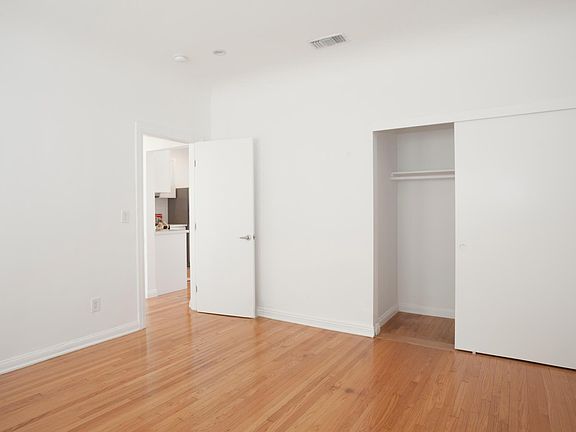 5th image of 2803 S Norton Ave