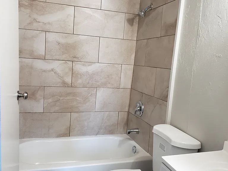 121 Teakwood St — Photo 17