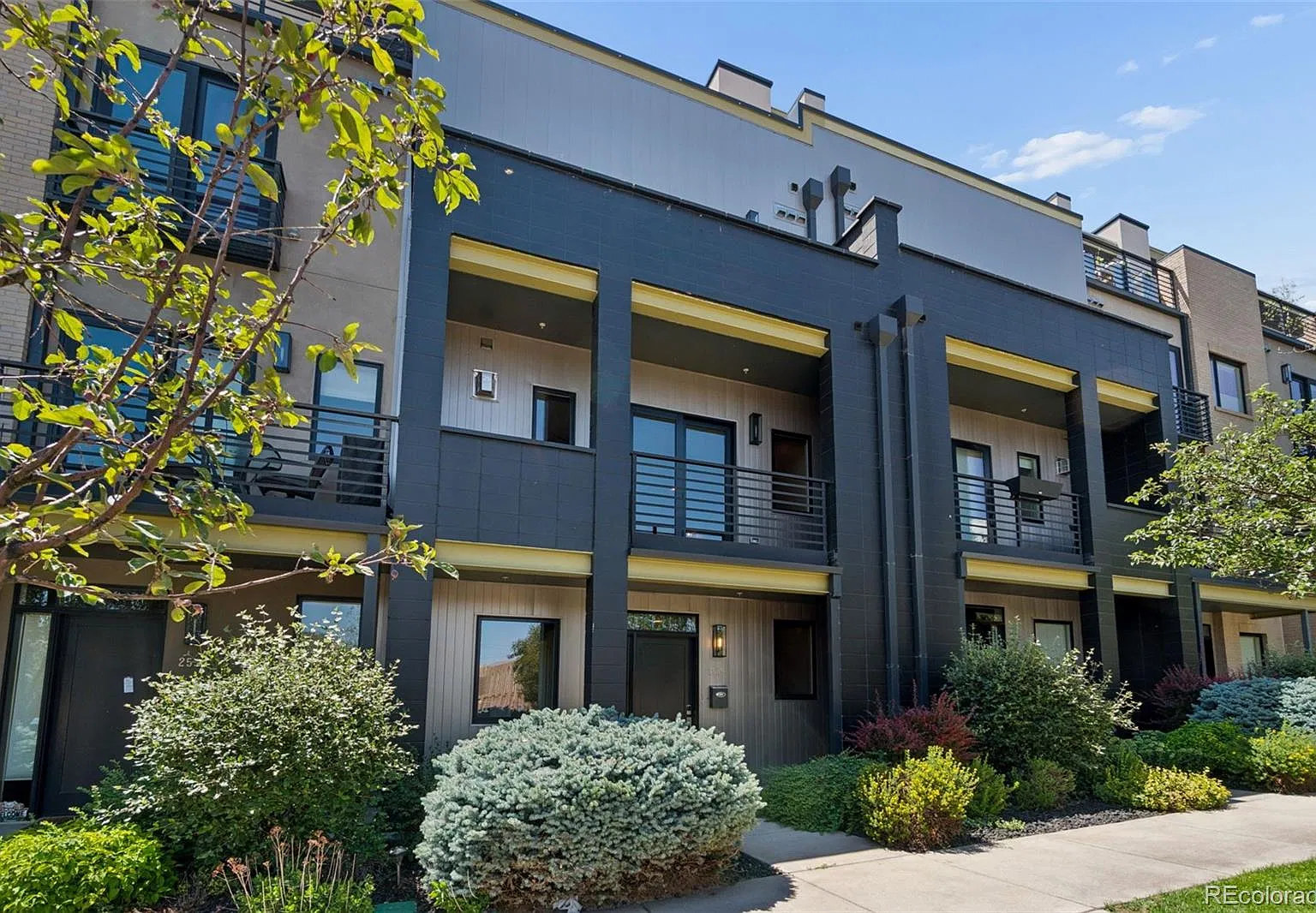 3 bed, 5.0 bath, 2189 sqft, $5,000 — Photo 2