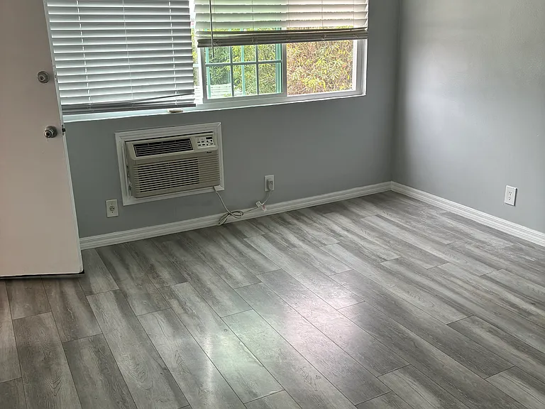 1052 Justin Ave #4 — Photo 11
