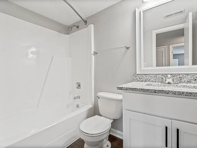 Rocky Creek Apartments — Photo 10