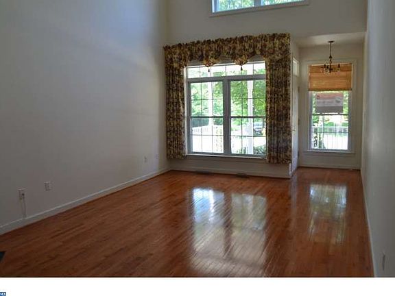 4th image of 625 Beaver Falls Pl