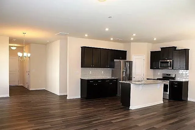 2076 Hosel Ln — Photo 3