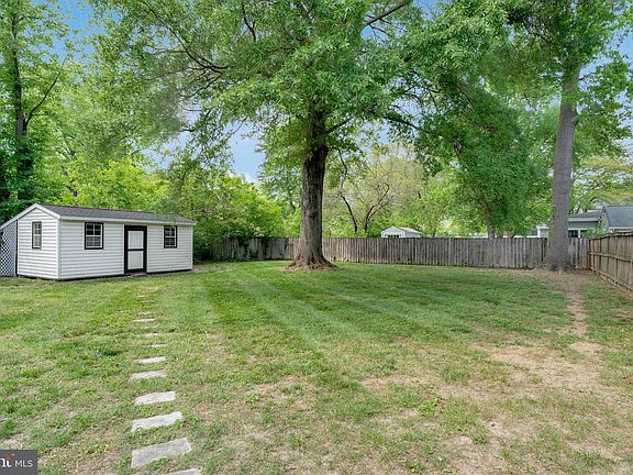 3rd image of 8808 Oak Leaf Dr