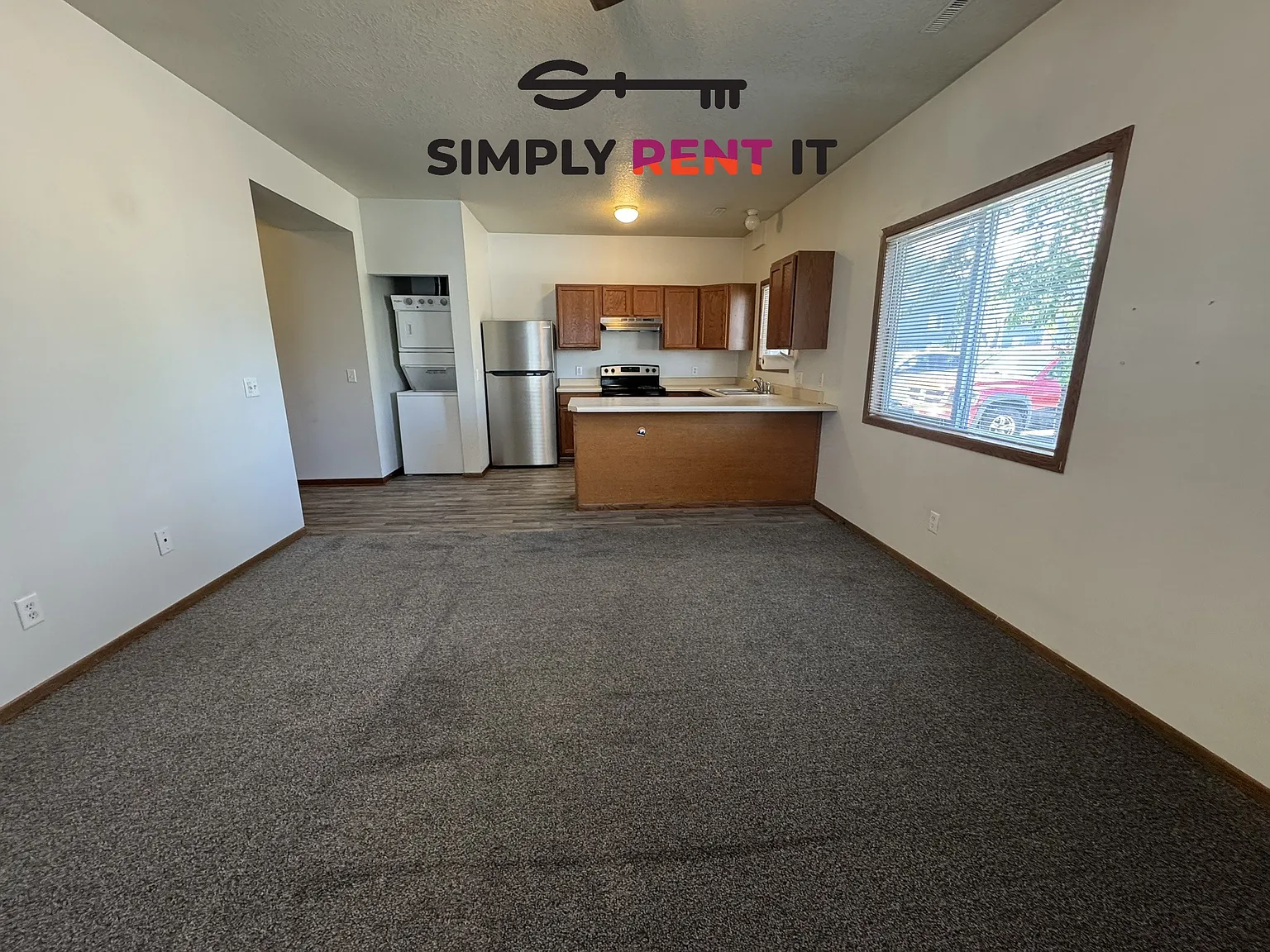 3 Bedroom 2 Bathroom with Internet! — Photo 2