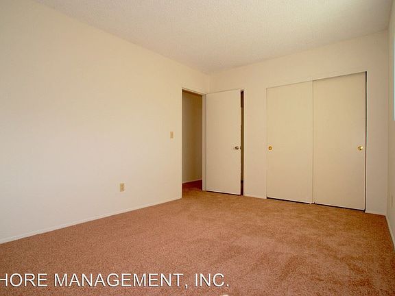 5th image of 3869 Riviera Dr APT B