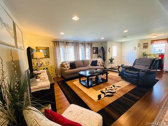 4th image of 75 Harth Dr