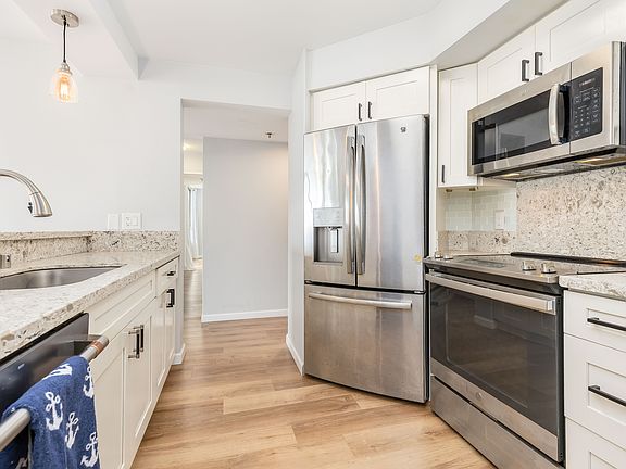 4th image of 583 Kamoku St APT 1907