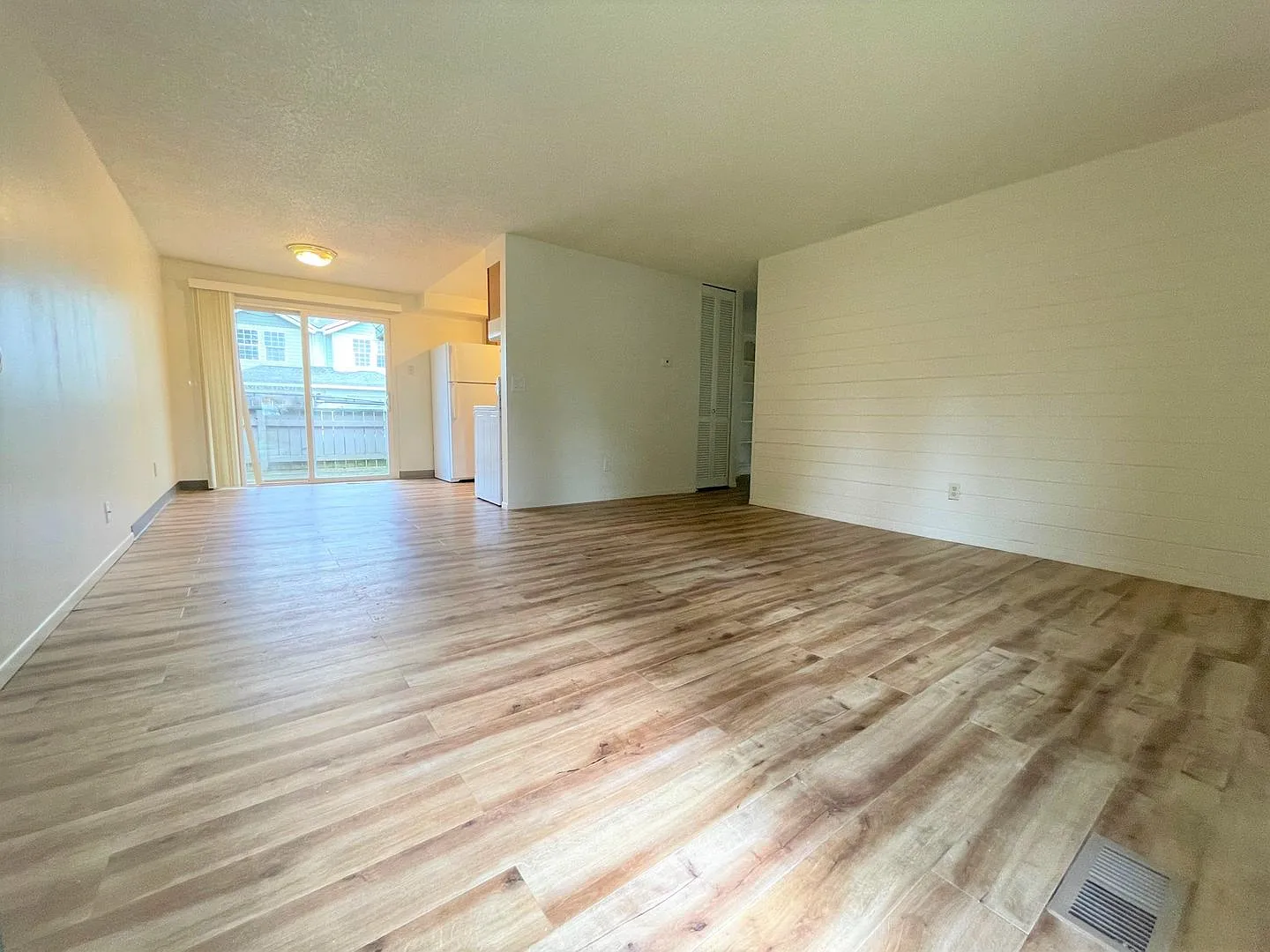 1330 S Ivy Street ~ Charming Updated Duplex with Brand New Carpet! — Photo 2
