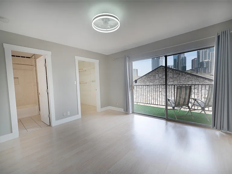 500 E Riverside Dr #242 — Photo 24