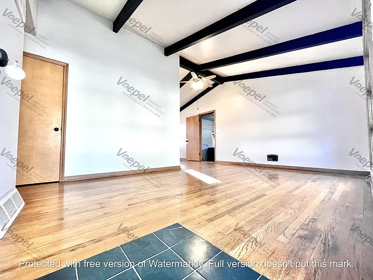 7009 NW Avalon St — Photo 4