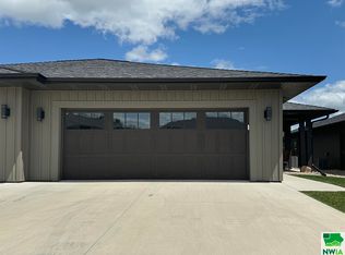 1351 13th Ave SE UNIT 51, Sioux Center, IA 51250